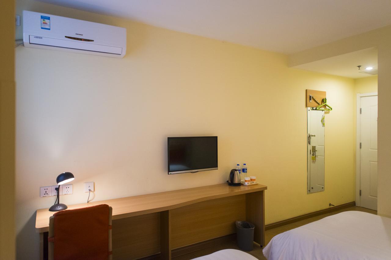Home Inn Dalian Development Zone Light Railway Station 외부 사진